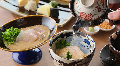 Enjoy the flavor of the sesame sauce. Pour dashi and make a nice bowl of Chazuke.